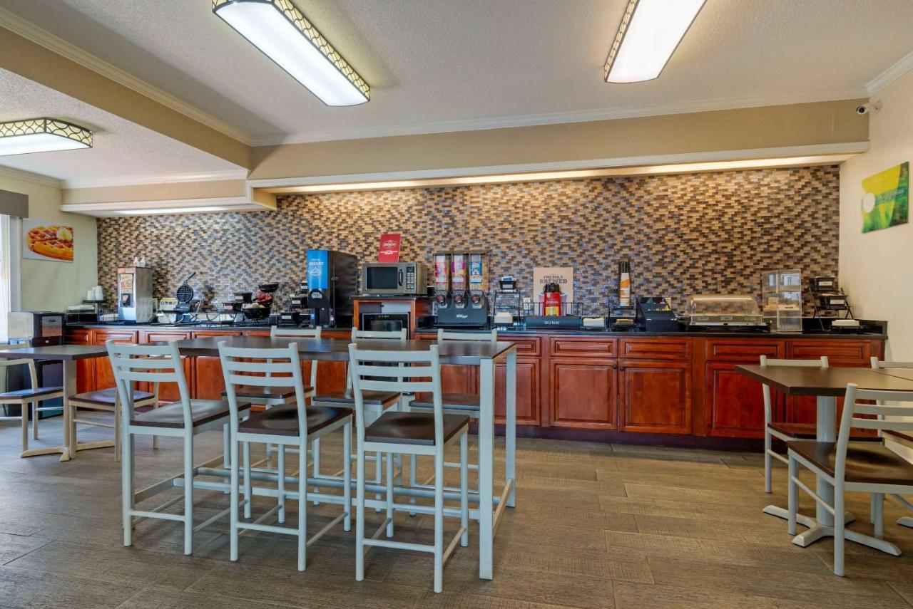 Quality Inn Ashburn Eksteriør bilde